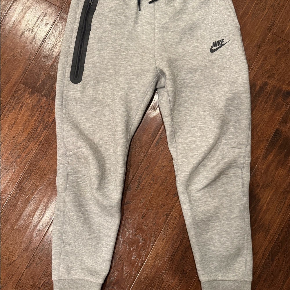 Nike Kids Tech Fleece Light Gray Joggers with Black Accents